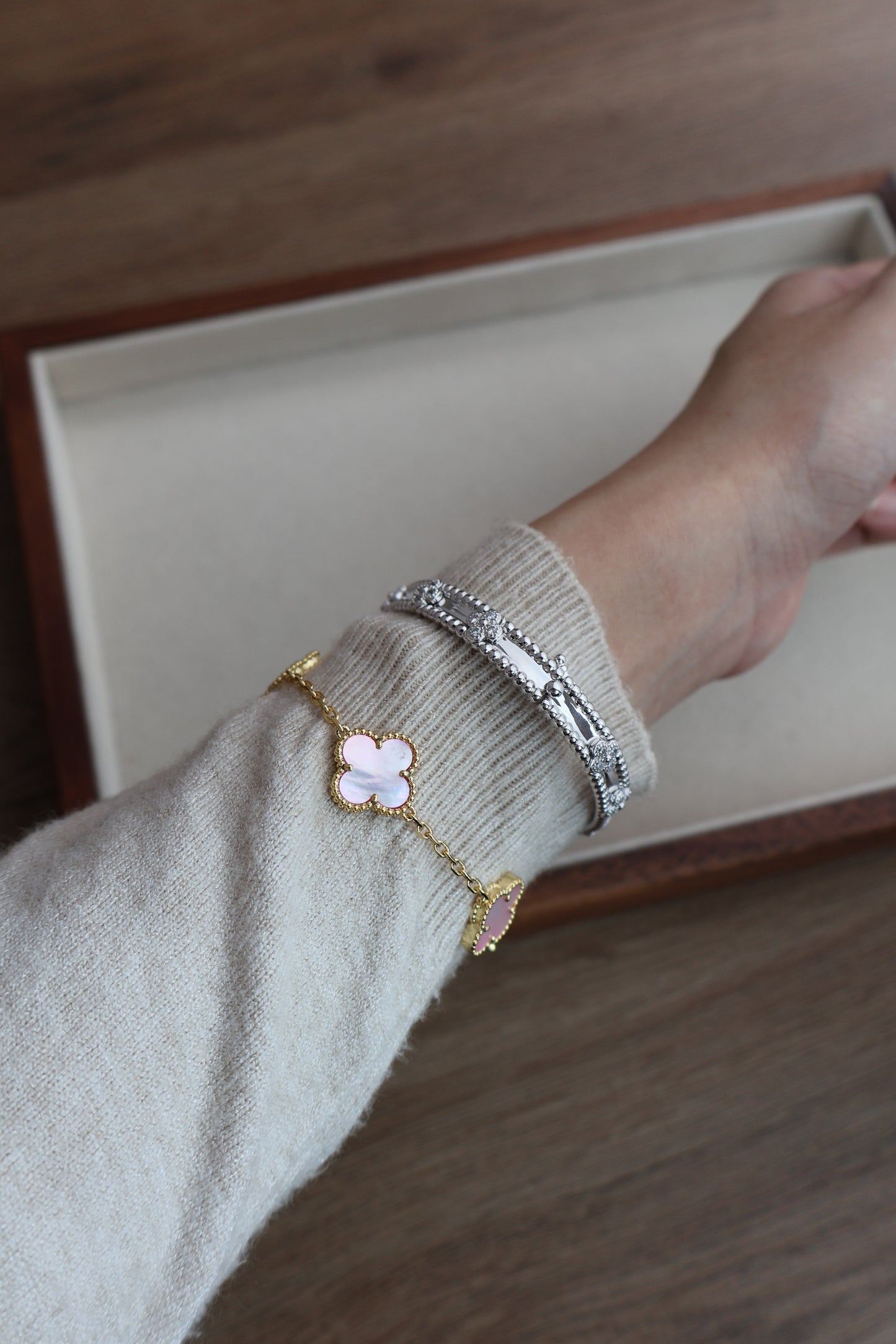 Van Cleef Perlee Sweet Clovers Bracelet Bangle Accessories (Whatsapp for Price & Grade)