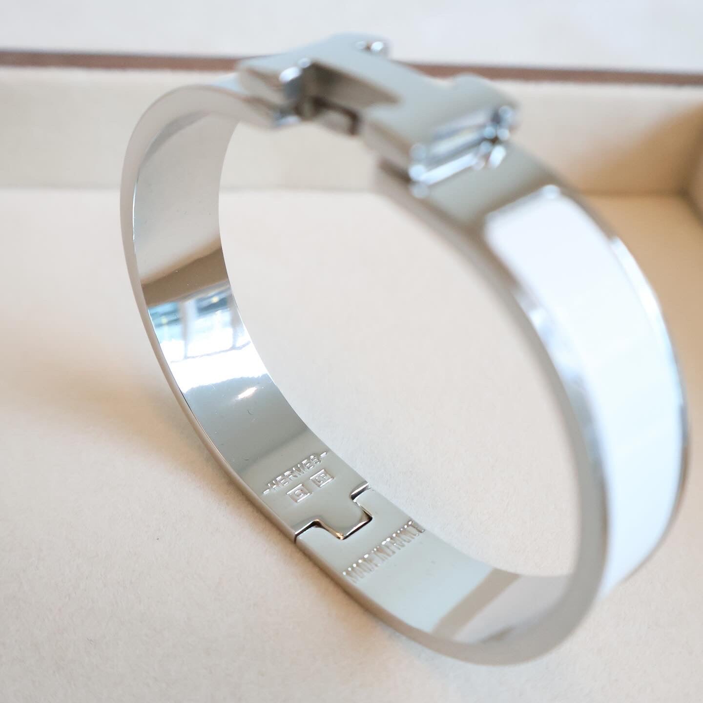 Hermes Bangle White x Silver (Whatsapp for Price & Grade)