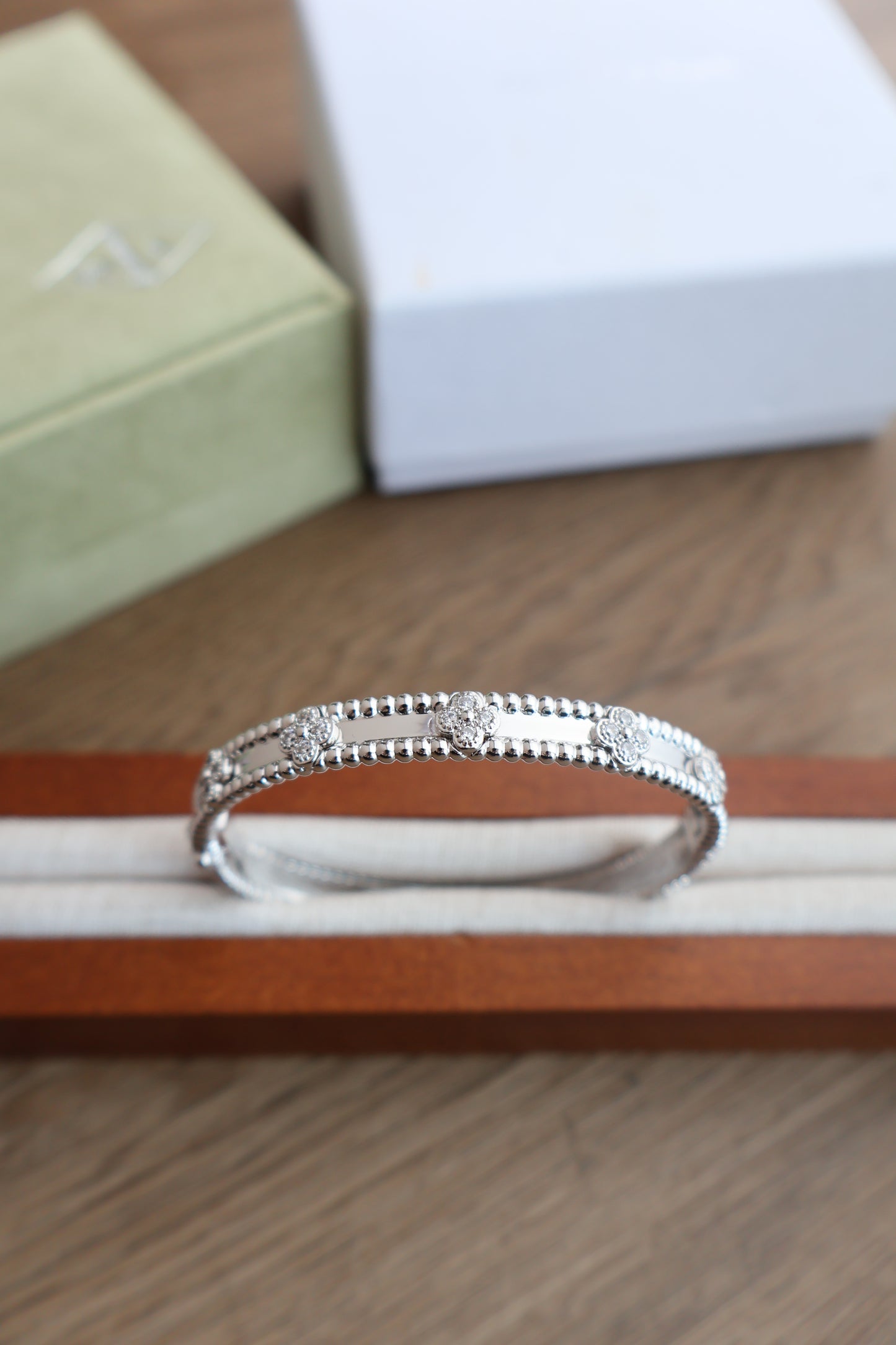 Van Cleef Perlee Sweet Clovers Bracelet Bangle Accessories (Whatsapp for Price & Grade)