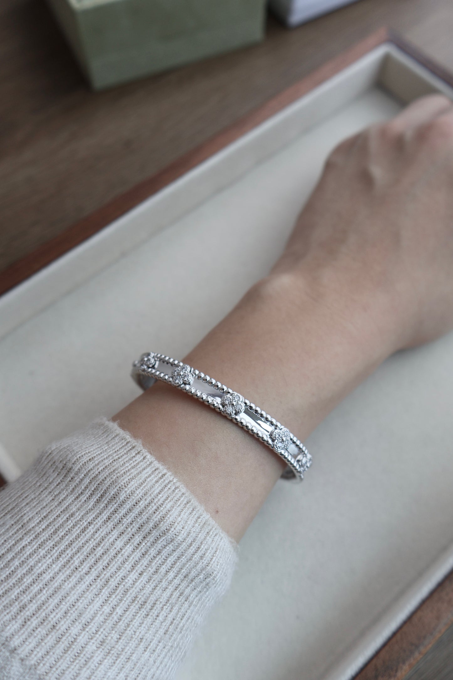 Van Cleef Perlee Sweet Clovers Bracelet Bangle Accessories (Whatsapp for Price & Grade)