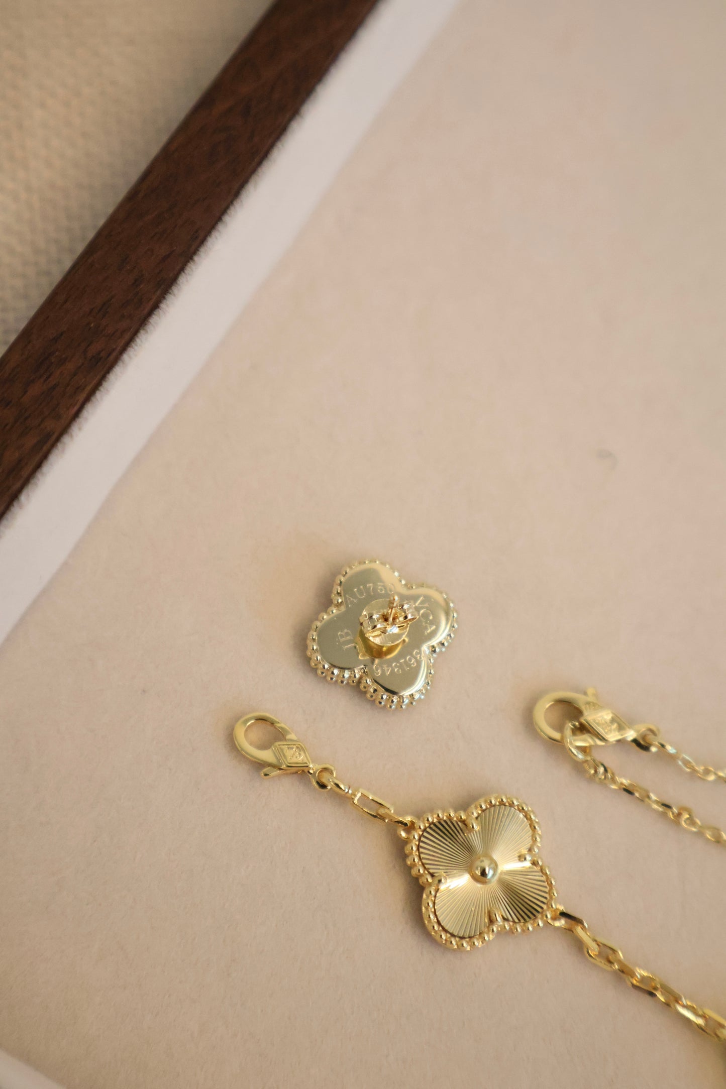 Van Cleef Gold Colour Jewelry (Fullset) (Whatsapp for Price & Grade)