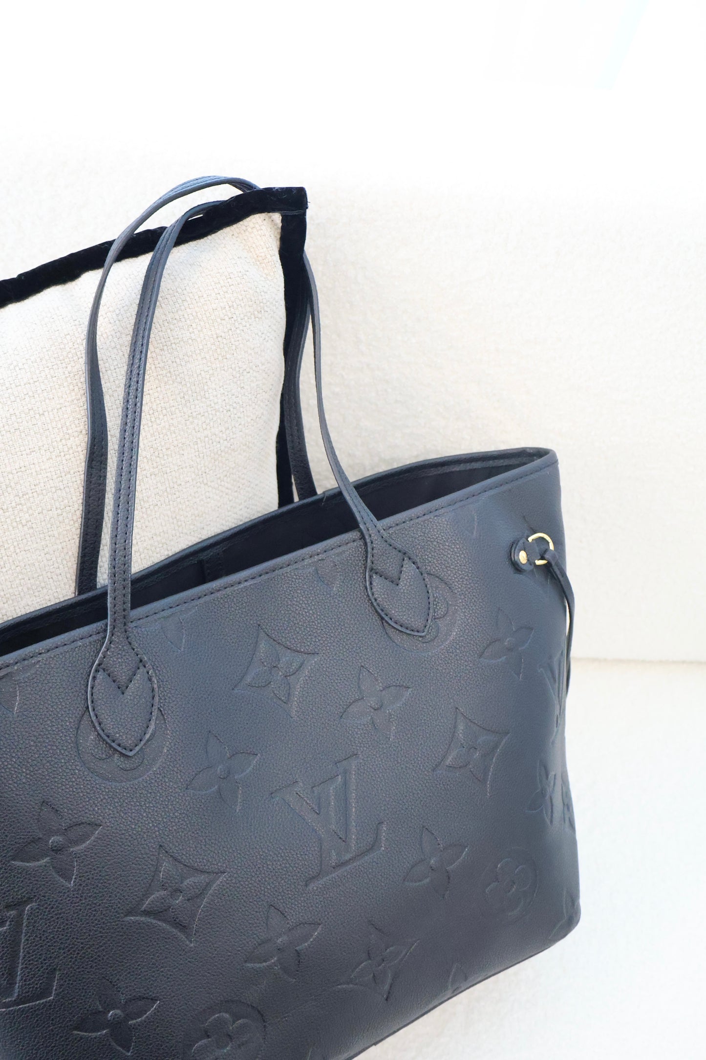 Louis Vuitton Neverfull Black MM (Whatsapp for Price & Grade)